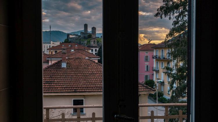 Appartamento 3.5 locali ammobiliato e climatizzato con imprendibile vista sui tre castelli