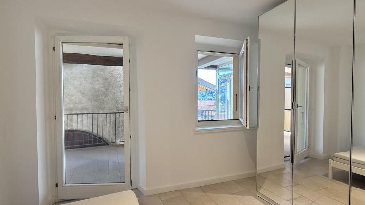 Grazioso appartamento ristrutturato 2.5 locali in tipica casa ticinese a Stabio