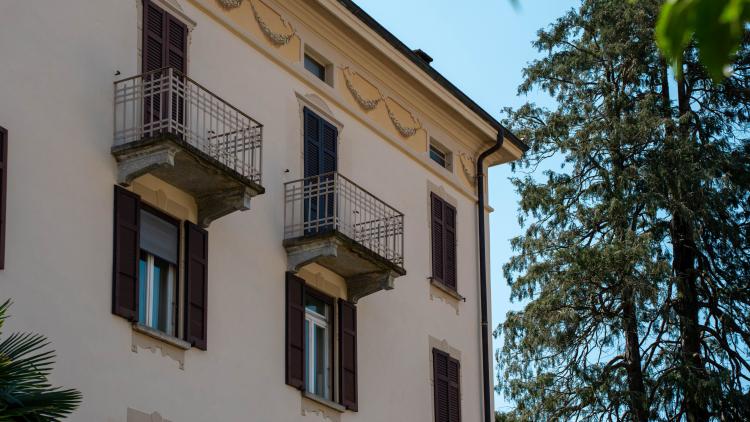 Appartamento 3.5 locali ammobiliato e climatizzato con imprendibile vista sui tre castelli