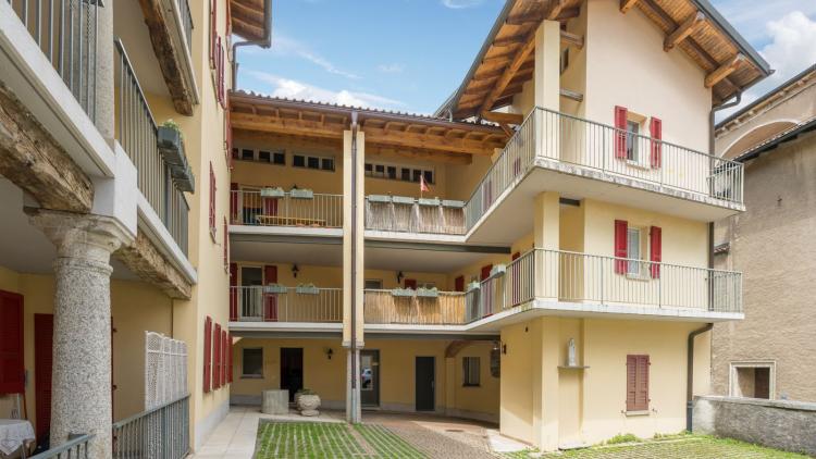 Grazioso appartamento ristrutturato 2.5 locali in tipica casa ticinese a Stabio