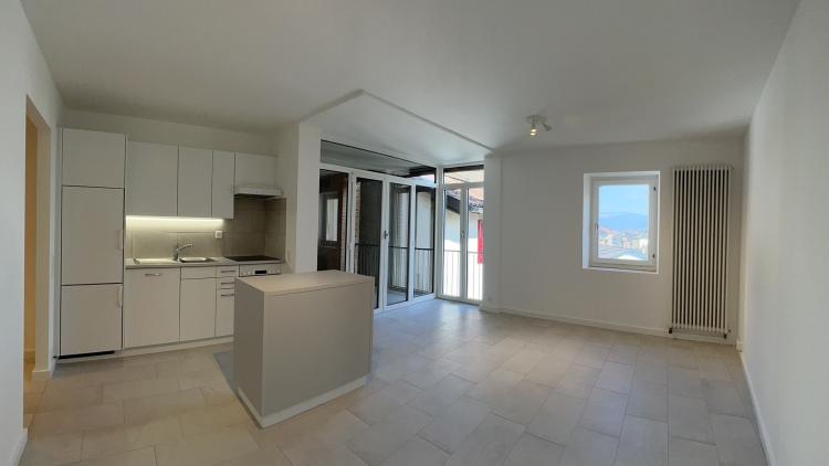 Grazioso appartamento ristrutturato 2.5 locali in tipica casa ticinese a Stabio