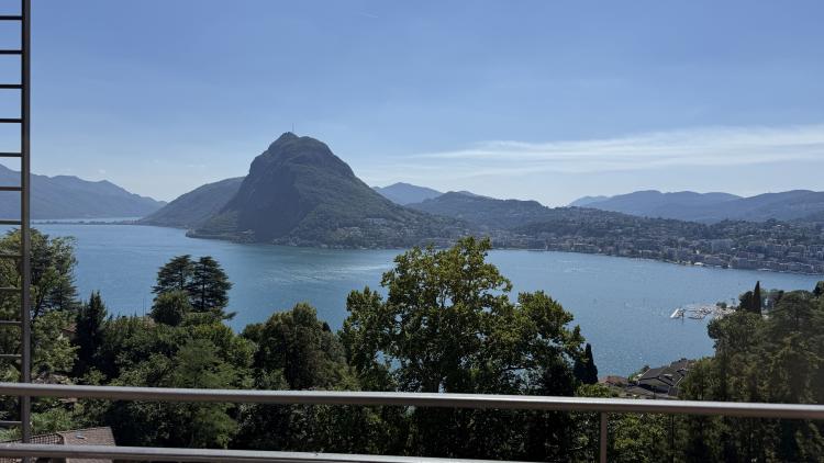 Luminoso 5.5 locali con meravigliosa vista lago a Lugano Ruvigliana