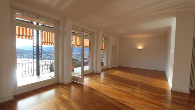 Bellissimo appartamento di 5.5 locali con magnifica vista sul lago