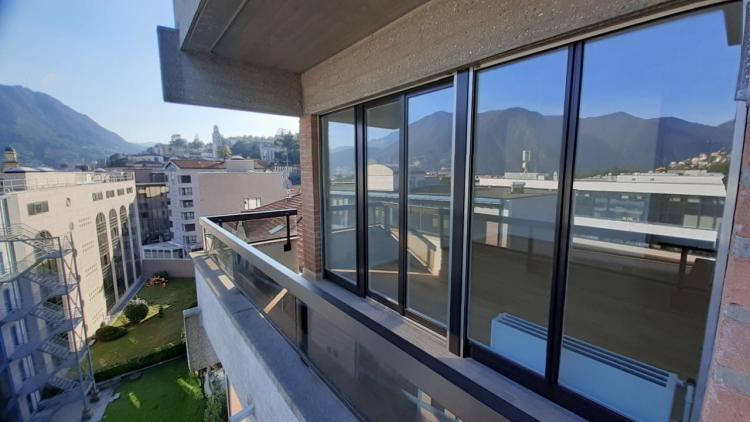 Bilocale ad angolo con due balconi al 6° piano 
