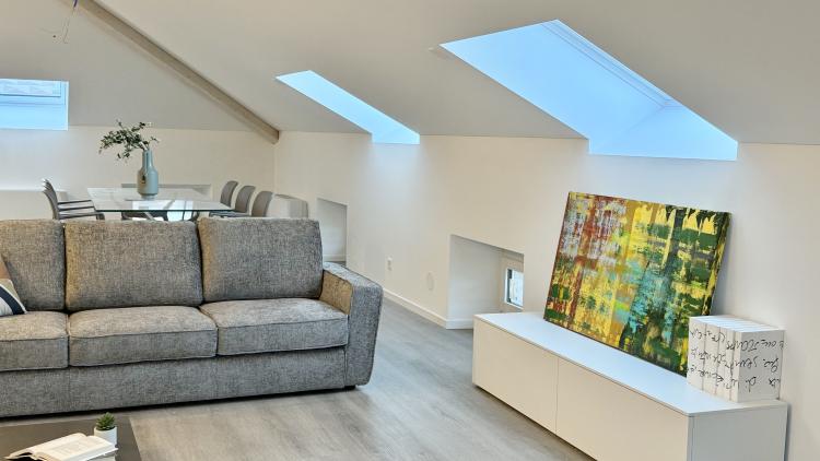 Bellissimo attico 3,5 locali ammobiliato e climatizzato completamente ristrutturato in prima locazione