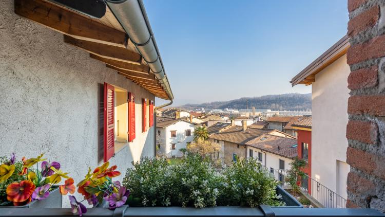 Grazioso appartamento ristrutturato 2.5 locali in tipica casa ticinese a Stabio